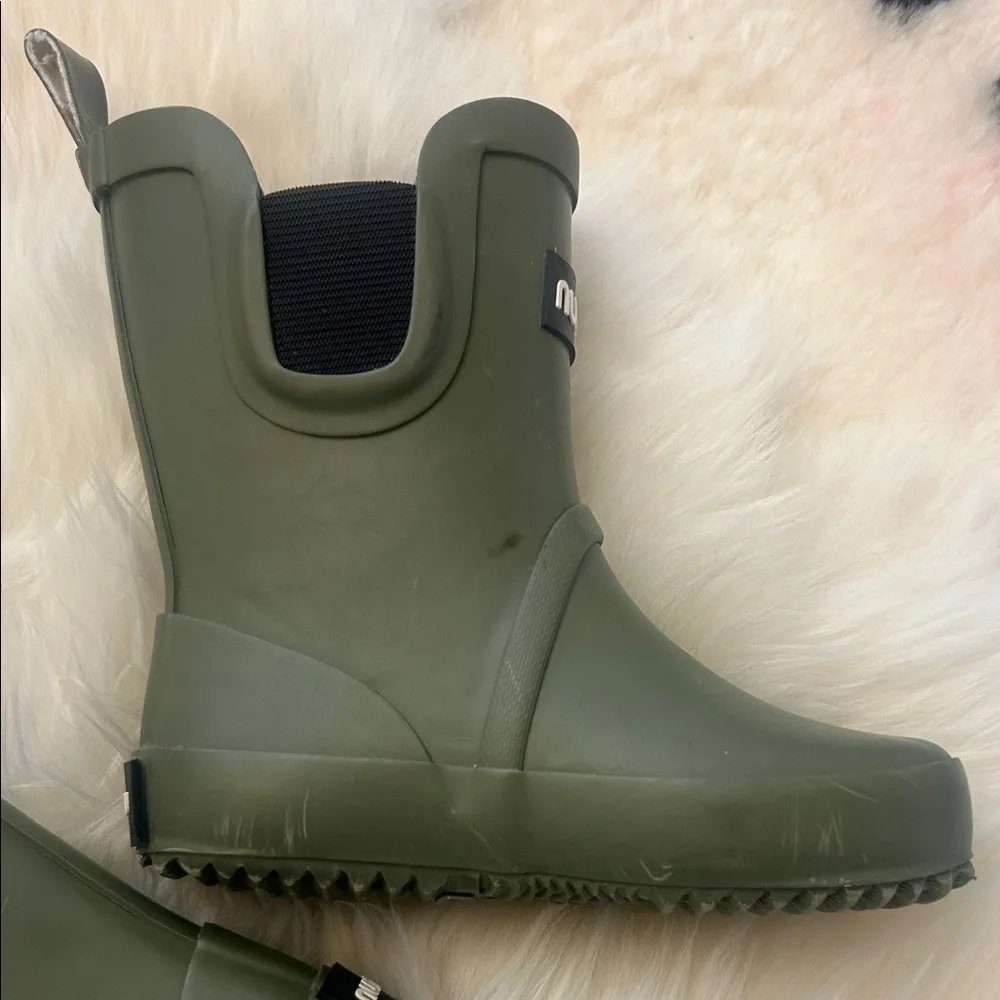 nununu military rain